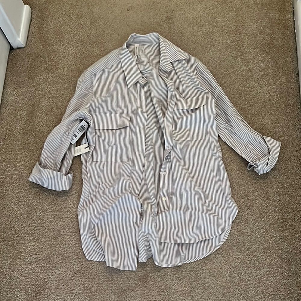 Aritzia Buttondown XXS NWT